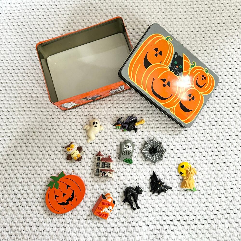 JSNY 80s Vintage Plastic Miniature Halloween 11 Magnets Set in Original Tin - Picture 2 of 8